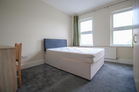 1 bedroom in a house share to rent, London Road, Isleworth, TW7