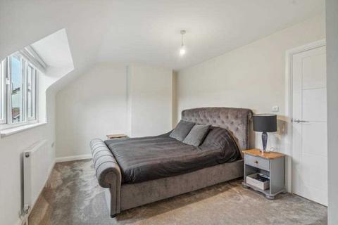 4 Priory Close, Denham, Uxbridge, UB9 5AT
