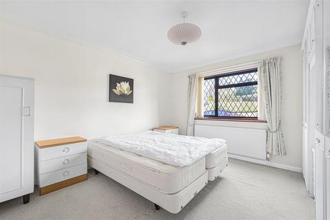 3 Oval Close, Peacehaven, BN10 7UW