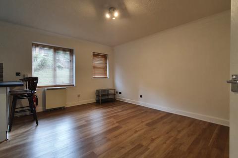 2 bedroom ground floor flat to rent, Windsor Mews, Cardiff CF24