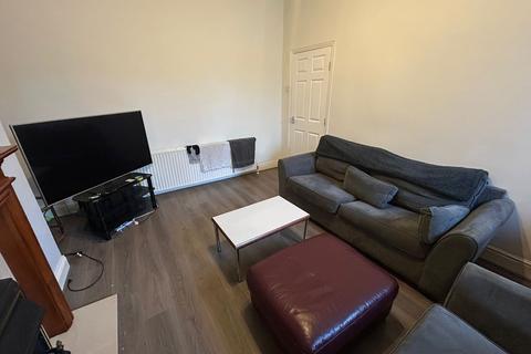 3 bedroom flat to rent, Warton Terrace, Heaton NE6