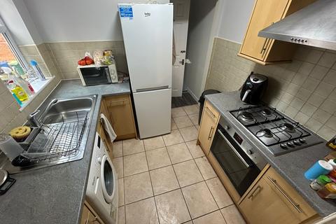 3 bedroom flat to rent, Warton Terrace, Heaton NE6