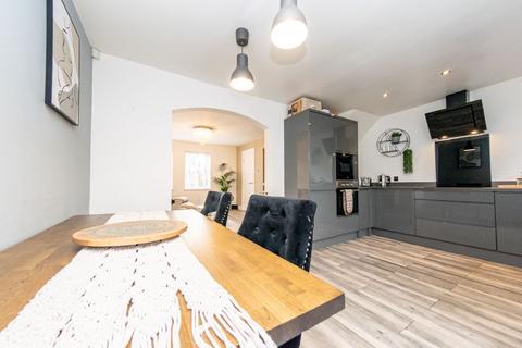 3 bedroom end of terrace house for sale, Dunlin Court, Leeds