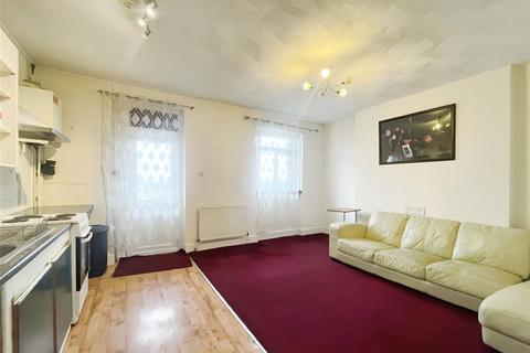 3 bedroom flat to rent, Pier Road, Gravesend DA11