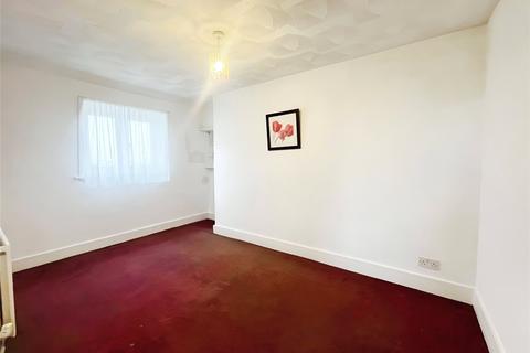 3 bedroom flat to rent, Pier Road, Gravesend DA11