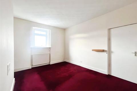 3 bedroom flat to rent, Pier Road, Gravesend DA11