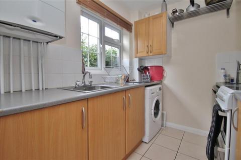 1 bedroom maisonette to rent, Hazeldene Court, Woking GU21