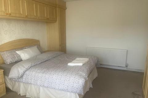 3 bedroom house share to rent, Ilford, IG1