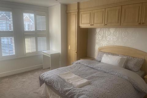 3 bedroom house share to rent, Ilford, IG1