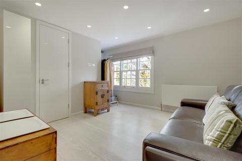 3 bedroom flat for sale, Southampton Road, West Kentish Town