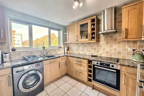 2 bedroom flat for sale, Upperton Road, Eastbourne