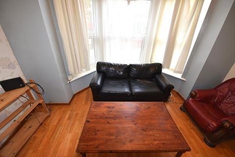 2 bedroom flat to rent, 4A Cardigan Road