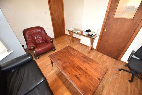 2 bedroom flat to rent, 4A Cardigan Road