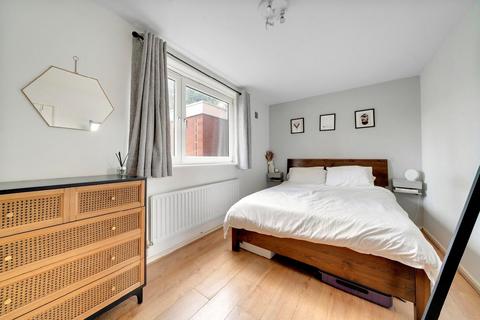 1 bedroom flat for sale, Silverthorne Road, Battersea