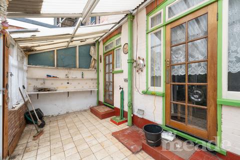 3 bedroom terraced house for sale, Queenswood Avenue, E17