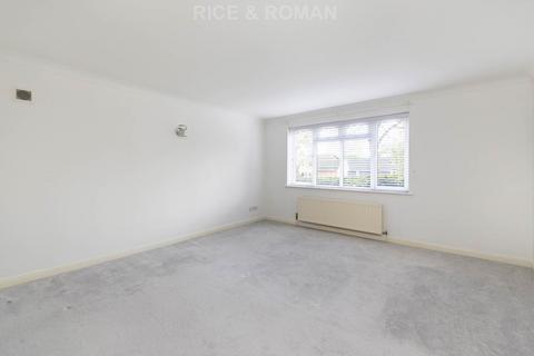 12 The Willows, Claygate, Esher, KT10 0PR