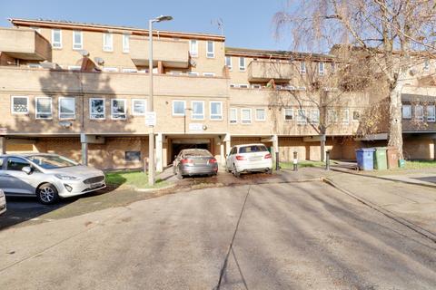 1 bedroom flat for sale, Peartree Close, South Ockendon RM15