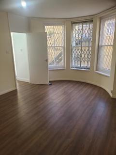 Studio to rent, W2 4NR