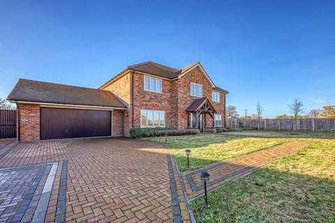 5 bedroom detached house for sale, Little Ridings Lane, Ingatestone, CM4