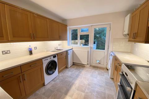 4 bedroom semi-detached house to rent, Cedar Close, Potters Bar EN6