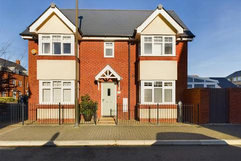 3 bedroom semi-detached house for sale, Cottonwood Grove, Brockworth, Gloucester