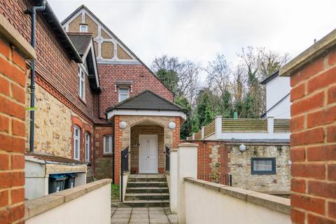 2 bedroom terraced house for sale, High Street, Nutfield, Redhill