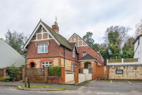 High Street, Nutfield, Redhill