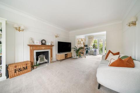 4 bedroom detached house to rent, Manor Road South, Esher, KT10