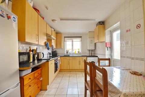 5 bedroom terraced house to rent, Gloucester Road, Horfield