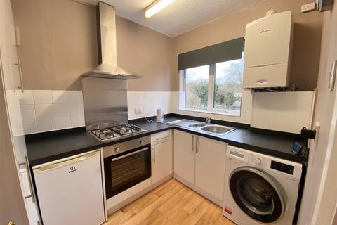 2 bedroom maisonette to rent, Station Close, Herts AL9