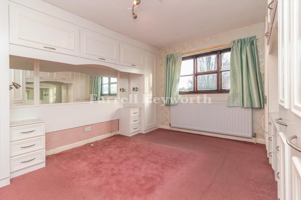 Bedroom 1 image 3