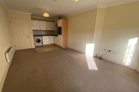 2 bedroom flat to rent, Hastings Road, Bexhill On Sea