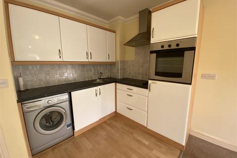 2 bedroom flat to rent, Hastings Road, Bexhill On Sea