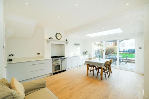 2 bedroom house for sale, Crownhill Road, Woodford Green