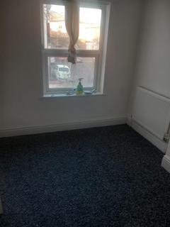 2 bedroom end of terrace house to rent, Montrose Avenue, Wallasey CH44