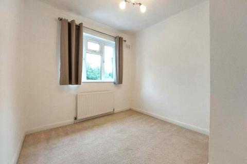 3 bedroom house to rent, Woodside Grange Road, London