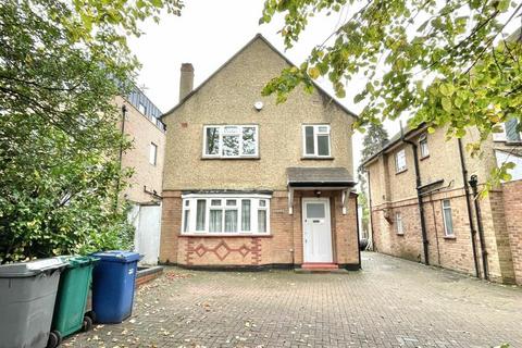 3 bedroom house to rent, Woodside Grange Road, London