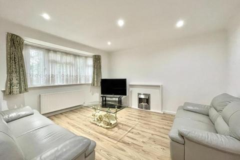 3 bedroom house to rent, Woodside Grange Road, London