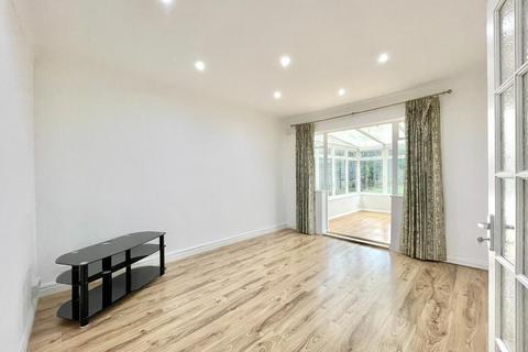 3 bedroom house to rent, Woodside Grange Road, London