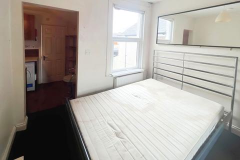 72 County Road, Swindon, SN1 2EW