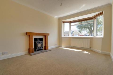 2 bedroom semi-detached bungalow to rent, Woburn Avenue, Frinton-On-Sea CO13