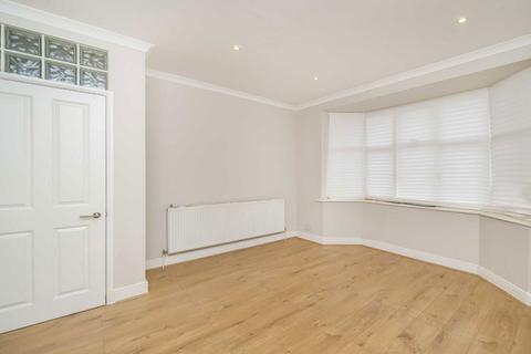 4 bedroom house to rent, Elmbank Way, London W7