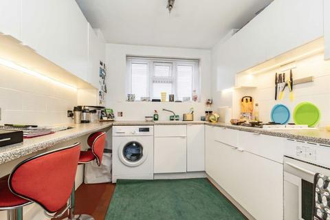 2 bedroom flat to rent, Grove Road, London SW13