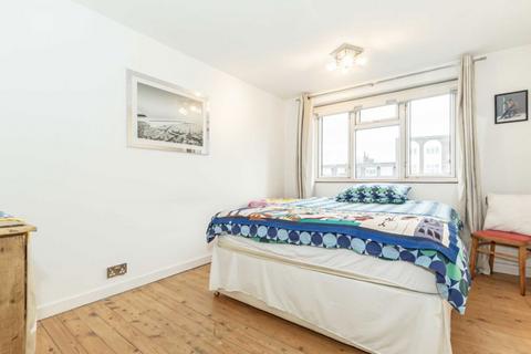 2 bedroom flat to rent, Grove Road, London SW13