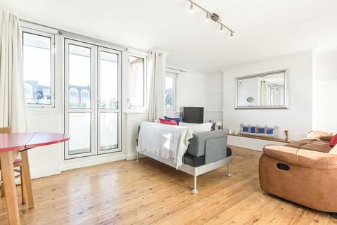 2 bedroom flat to rent, Grove Road, London SW13