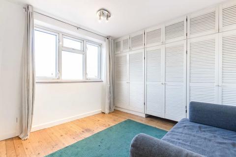 2 bedroom flat to rent, Grove Road, London SW13