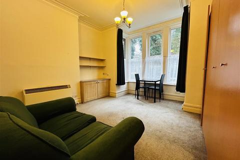 1 bedroom apartment to rent, Park Mount, Kirkstall, Leeds, LS5 3HE