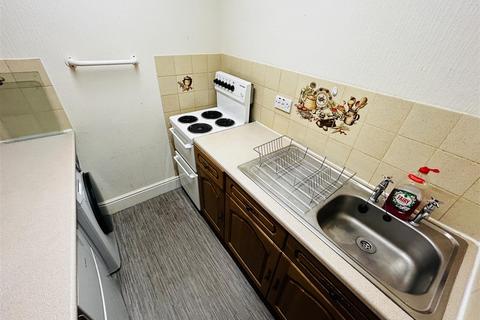 1 bedroom apartment to rent, Park Mount, Kirkstall, Leeds, LS5 3HE