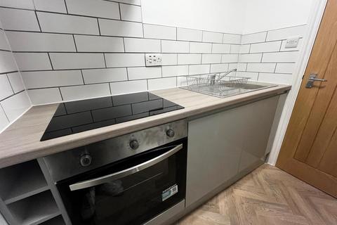 1 bedroom apartment to rent, Park Mount, Kirkstall, Leeds, LS5 3HE