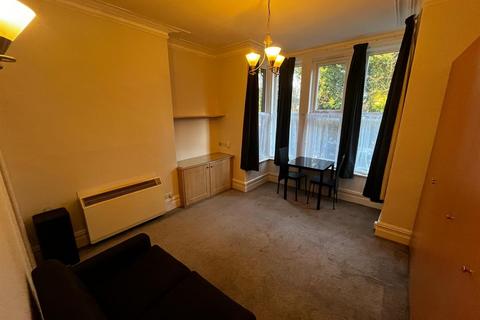 1 bedroom apartment to rent, Park Mount, Kirkstall, Leeds, LS5 3HE